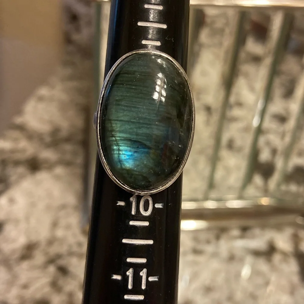 Oval Shaped Labradorite Solitaire Ring - Blue Flash - Picture 5 of 5